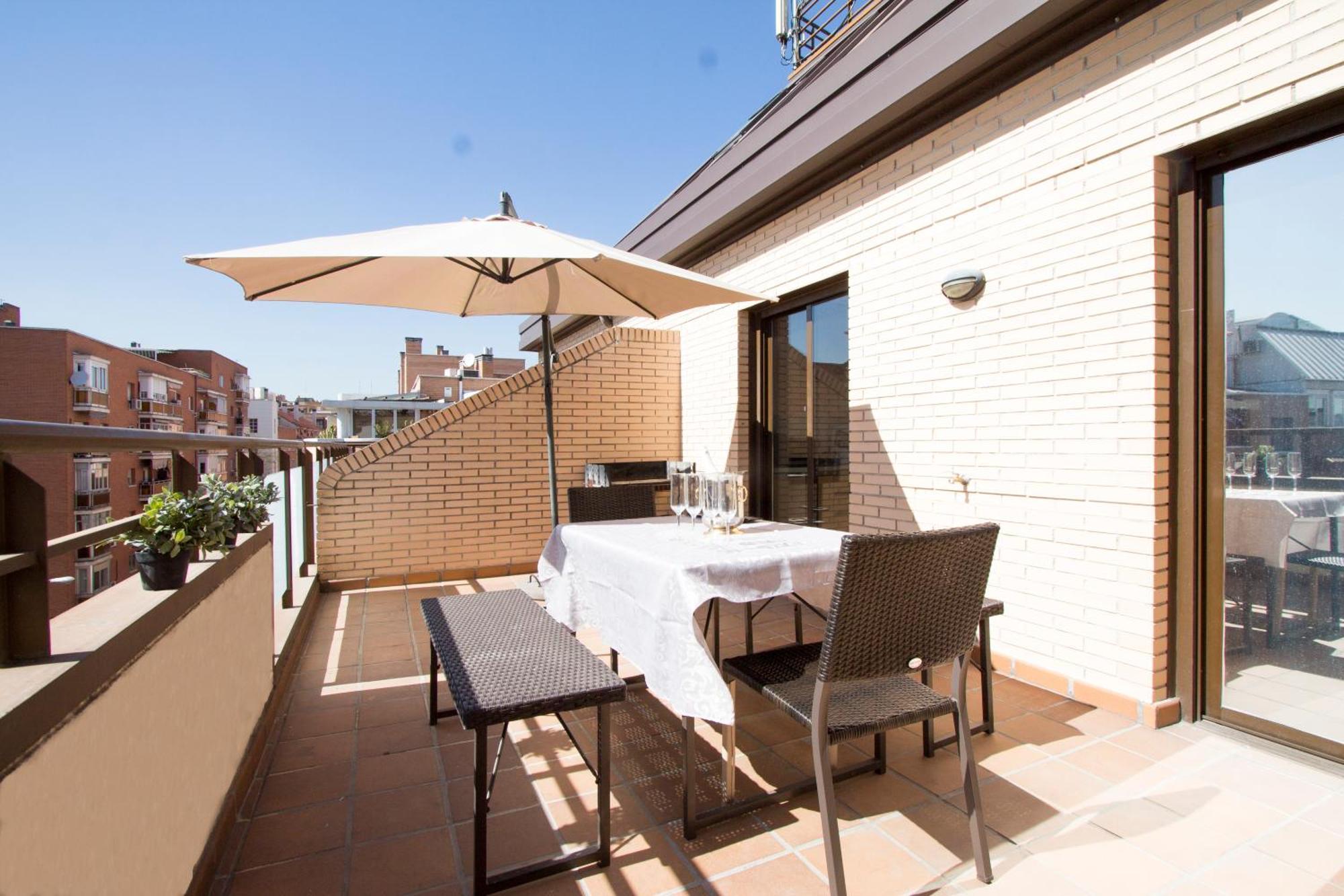Apartamentos Adelfas Madrid Exterior photo