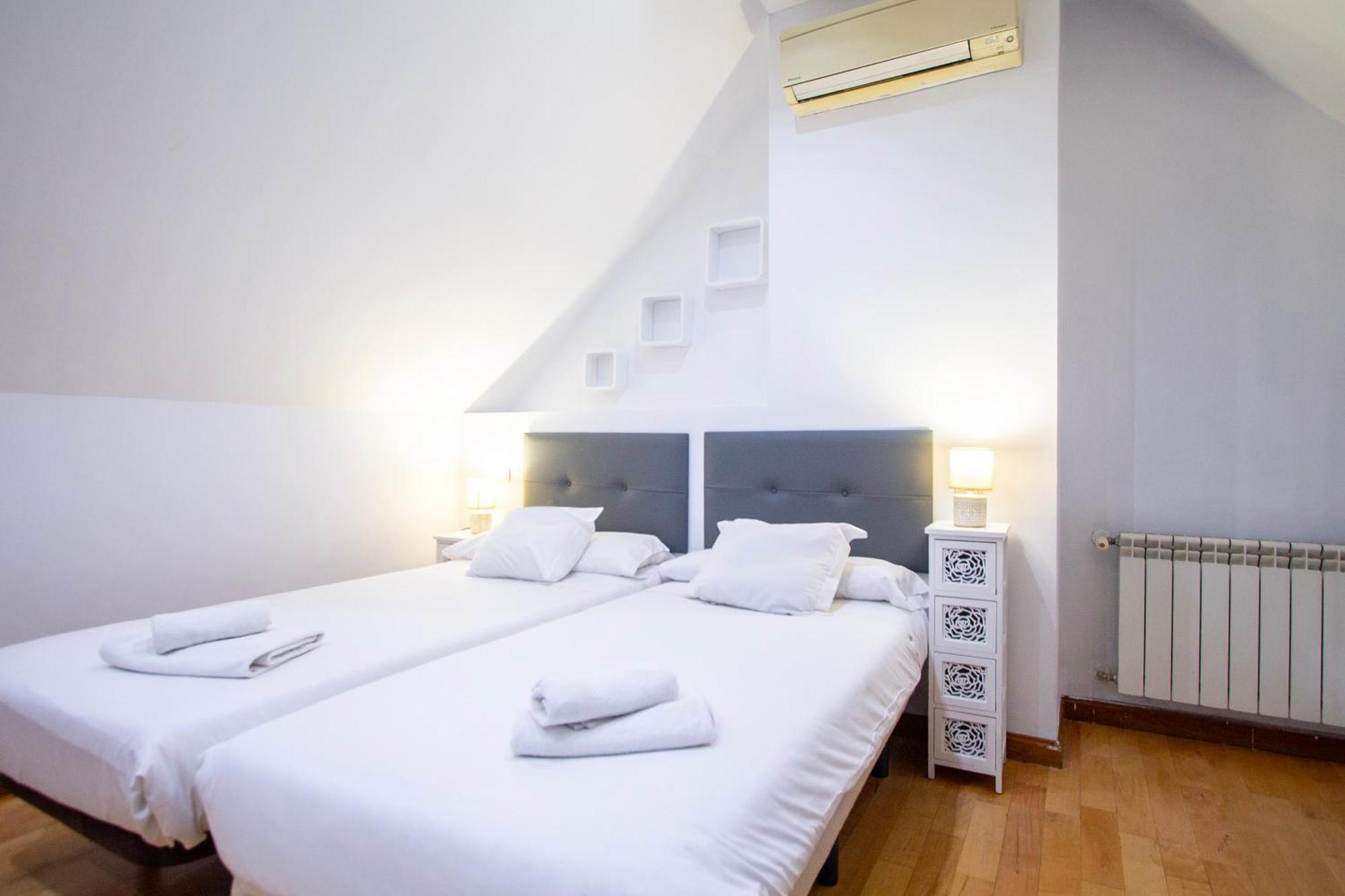 Apartamentos Adelfas Madrid Exterior photo